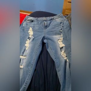 Distressed shein jeans. Worn once didn’t like the way they looked on me